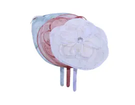 Fascinator Blume mit Reif in Weiß, Altrosa und Himmelblau aus 100% Sisal.