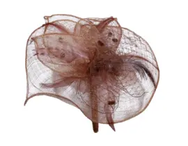 Camel-farbener Fascinator mit Federn und Blüten