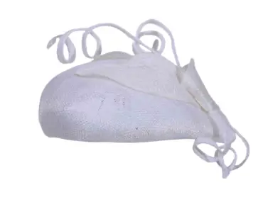 Toque aus Sisal in Weiss, Beige und Rosa mit dekorativen Bögen