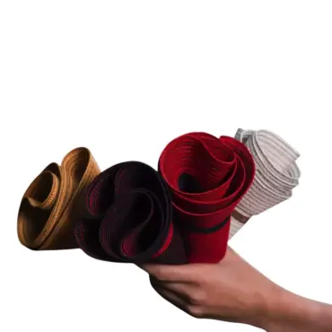 Damencloche aus Bast in vier Farbvarianten mit rollbarer Funktion