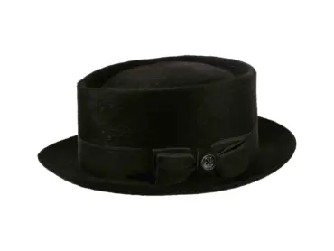 Fedora Melousine in Schwarz aus Haarfilz mit schwarzem Rebsband und grauem Poispoil, handgefertigt in der Schweiz.