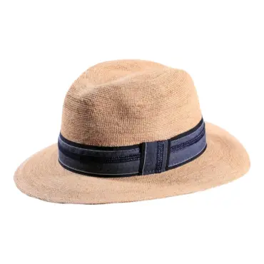 Sommerhut Fedora gehäkelt aus Raffia mit marineblauem Leinenband