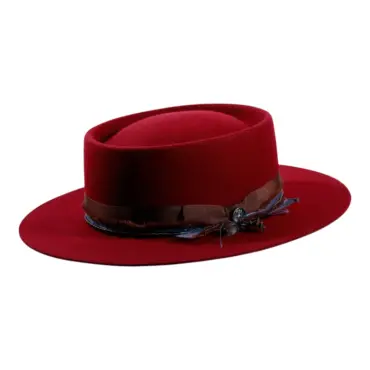 Fedora flach aus Wollfilz in Burgund mit Ebony-Pearl-Garnitur, handgefertigt in der Schweiz.