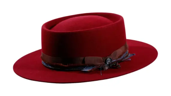 Vaquerohut Hazienda in Burgund mit Jeans-Garnitur und Perlen