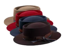 Fedora flach aus Wollfilz mit Ebony-Pearl-Garnitur, Schweizer Handwerkskunst.