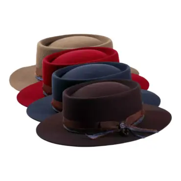 Fedora flach aus Wollfilz mit Ebony-Pearl-Garnitur, Schweizer Handwerkskunst.