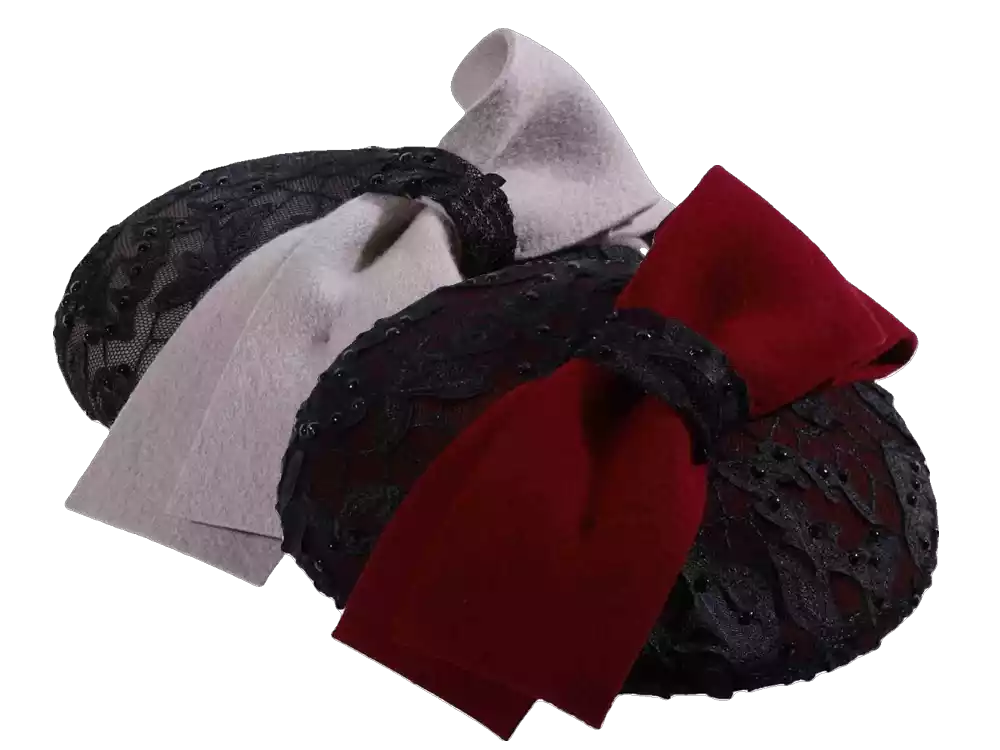 Filz Toque mit Spitzenstoff