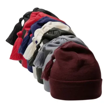 Zottelmütze aus Bio-Baumwolle in verschiedenen Farben mit Zopfquaste