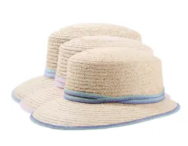 Liegestuhlhut aus Raffiastroh mit zweifarbigem Stoffband