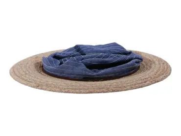 altbarer Sommerhut Cloche mit breitem Raffiarand und gestreifter Stoffkrone