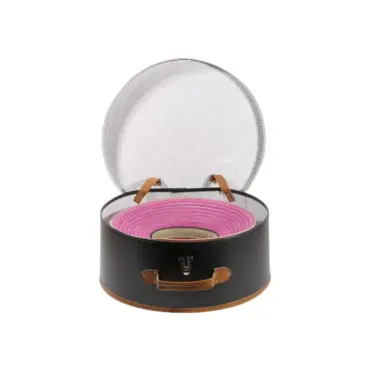 Schwarzer Hutkoffer mit braunen Details, geöffnet und geschlossen in Medium und Large