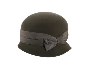 Cloche „très chic“ in Moos – stilvoller Damenhut aus Haarfilz Velours, handgefertigt in der Schweiz