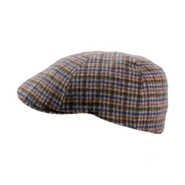 „Schiebermütze Sully in Taupe mit Karo-Muster in Blau, Grau und Braun – handgefertigt aus Wolle, Premium Freiamt Herbst-Winter-Kollektion.“